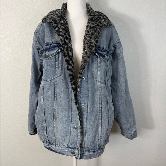 We The Free Wild Ones Sherpa Lined trucker denim jacket Casual Cozy Boho Leopard - Picture 1 of 10